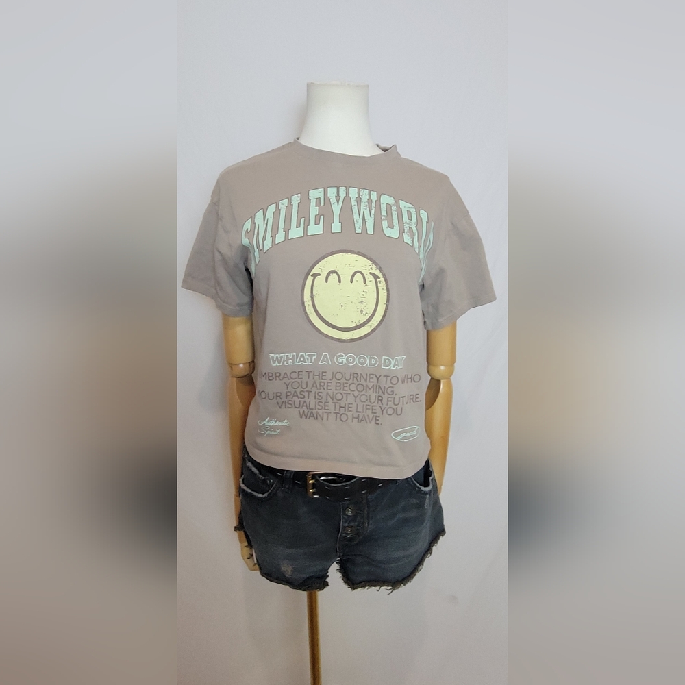 🍁Sale🍁H&M Smiley World Dark Beige T-shirt, Size 12/14